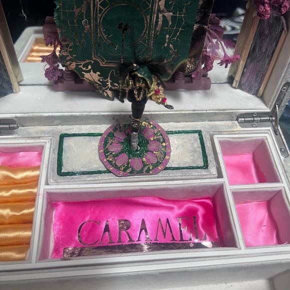 Sleep token caramel music box - Picture 14 of 15